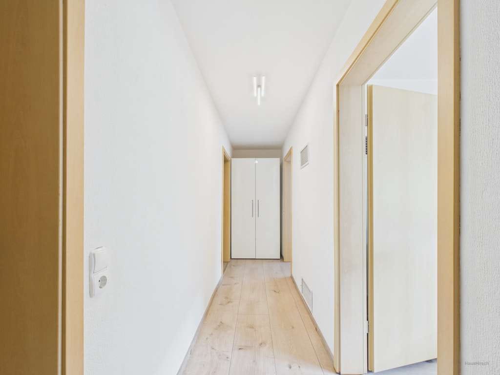 Immobilie in Altensteig - Geräumiges Zweifamilienhaus mit Garagen, Stellplätze und großem Garten in Altensteig-Berneck!  - Bild 4