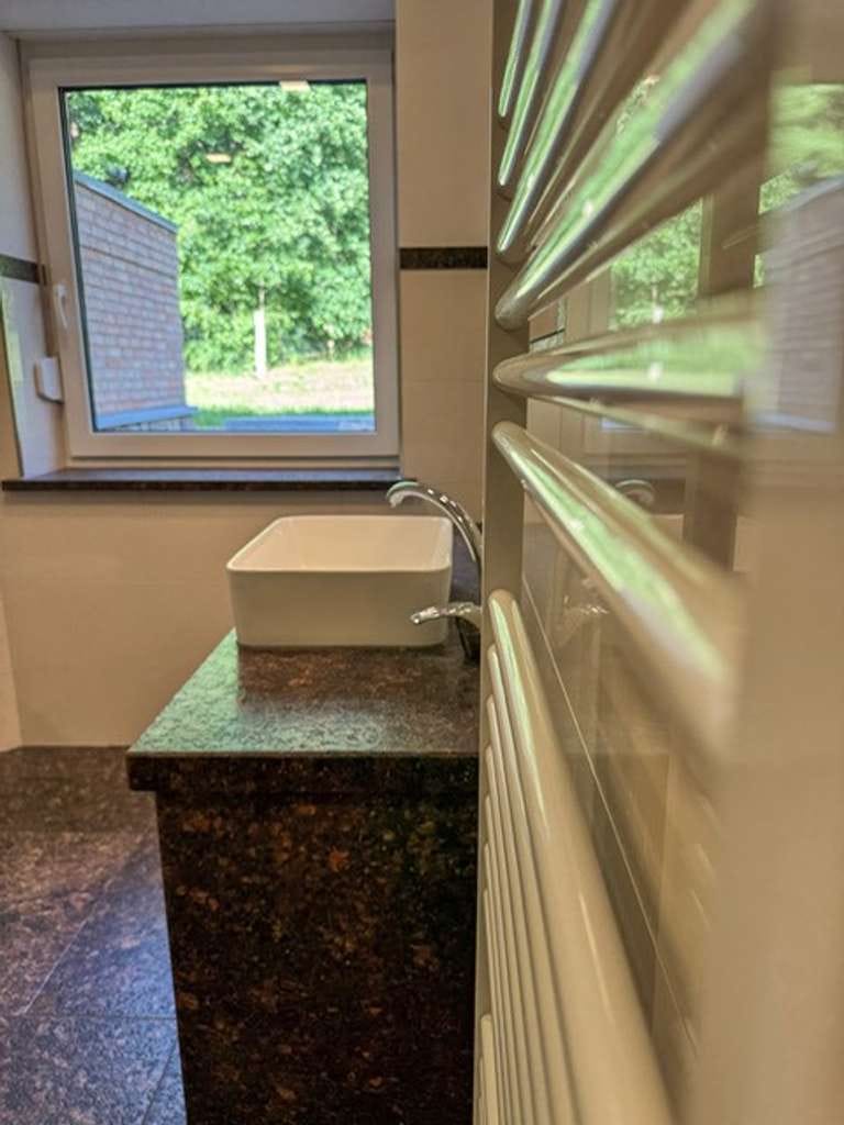 Immobilie in Stechlin - Neuwertiges Einfamilienhaus am Stechlinsee – Wohnen mitten in Natur mit eigenem Waldgrundstück - Bild 1