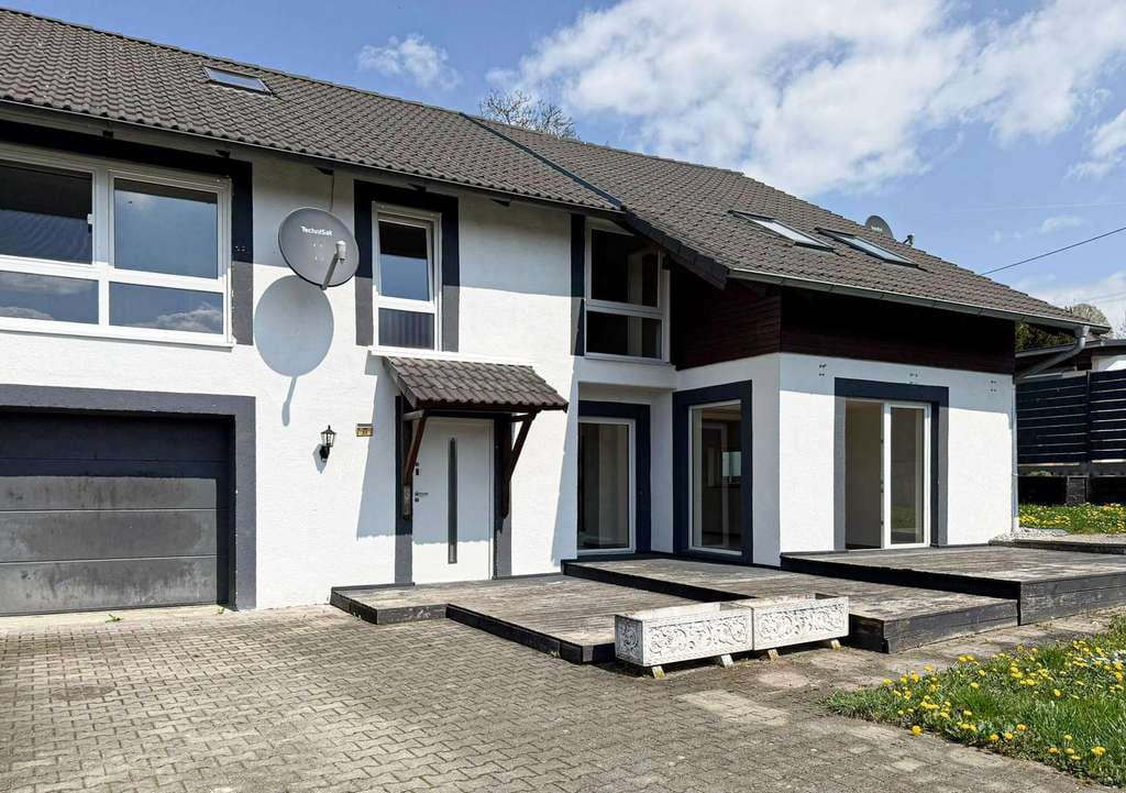 Immobilie in Buttenwiesen - Sonne genießen, Ruhe spüren – Ihr Zuhause mit Garten ringsum - plus Einliegerwohnung - Bild 1