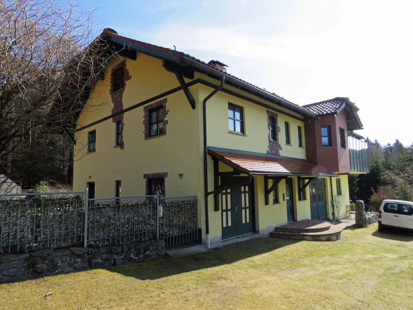 Immobilie in Schöfweg - Landhaus mit Werkstatt und Halle in sonniger Waldrandlage Nähe Lalling am Brotjacklriegel - Bild 1