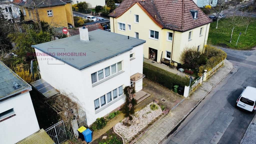 Immobilie in Dessau-Roßlau - Extravagantes Einfamilienhaus mit Platz für eigene Ideen! Schöner grüner Garten & Garage inklusive - Bild 1