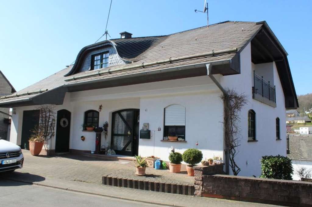 Immobilie in Horath - Großzügiges Einfamilienhaus mit Einliegerwohnung und viel Grundstück im Grünen - Bild 0
