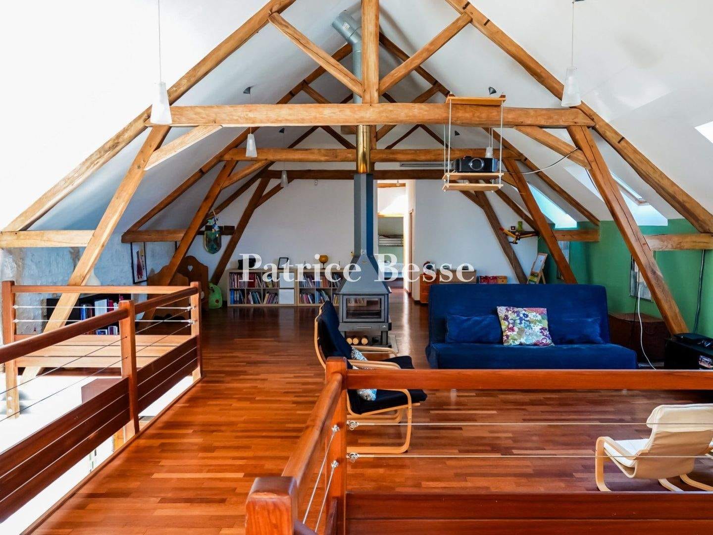 Immobilie in Bovenden - A beautifully converted barn built of tuffeau stone with a garden and swimming pool, nestled in France's Indre-et-Loire department - ref 517653 - Bild 4