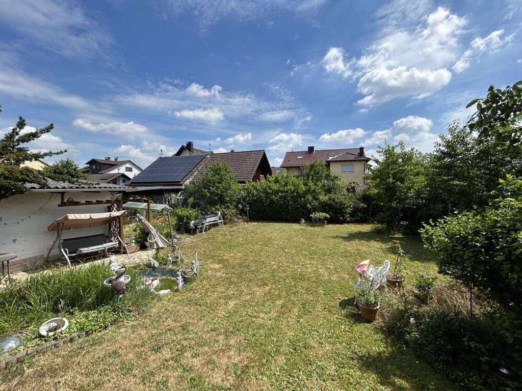 Immobilie in Großwallstadt - Freistehendes Einfamilienhaus mit großem Garten! - Bild 1
