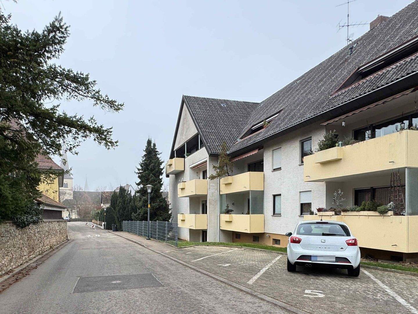 Immobilie in Bad Krozingen - Bad Krozingen: 1 von 4 Wohnungen (diese ist vermietet), nur im Paket, ruhige Lage, attraktiver Kaufpreis - Bild 1