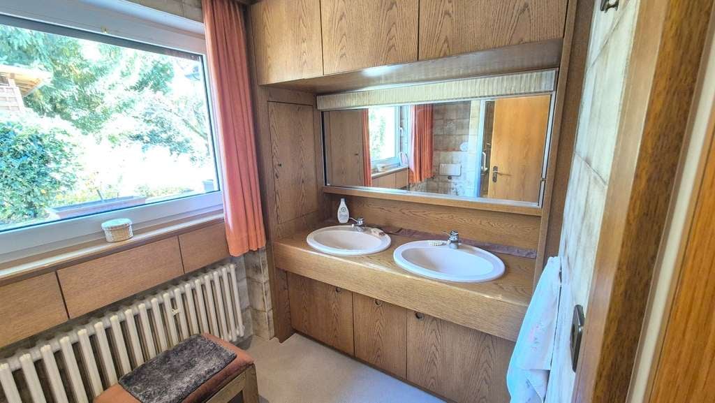 Immobilie in Bad Kissingen - Garitz: Zwei Häuser mit Doppelgarage, Garten und Ausblick - Bild 2