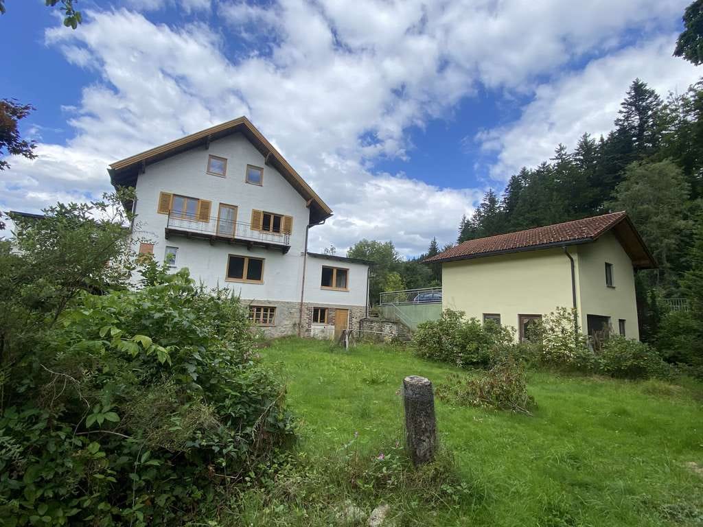 Immobilie in Bayerisch Eisenstein - Mehrgenerationen Wohnhaus in „Natur pur Lage“ im Herzen des Bay. Waldes! - Bild 0