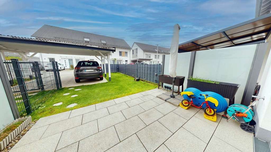 Immobilie in Meckenbeuren - Modernes Reihenmittelhaus aus 2018 mit 5 Zimmern und Carport in Meckenbeuren - Bild 3