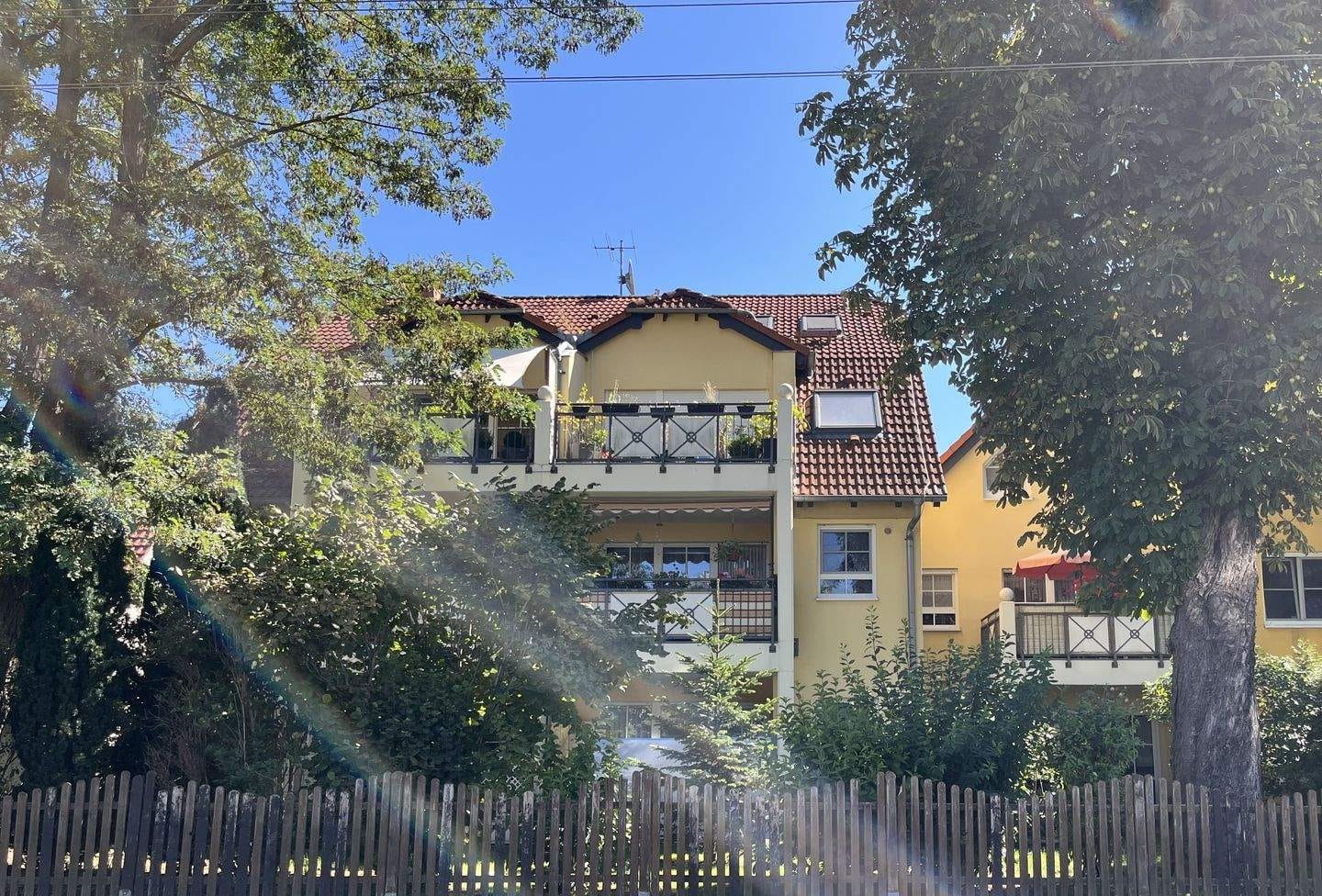Immobilie in Pirna - Schicke Eigentumswohnung mit Terrasse und Garten am Birkwitzer Badesee - Bild 0