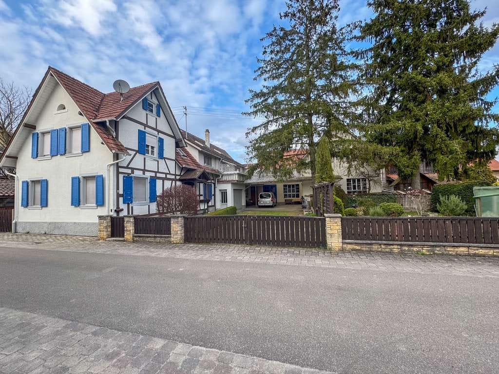 Immobilie in Schwanau - Tradition trifft Zukunft: Älteres Wohnhaus mit ehemaliger Schreinerei nebenan! - Bild 0