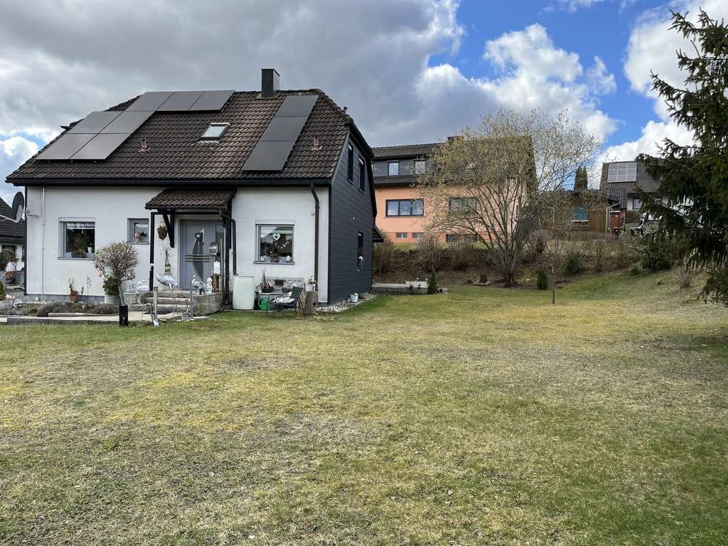 Immobilie in Teuschnitz - Charmantes Einfamilienhaus mit großem Grundstück, moderner Technik und viel Ruhe für Eigennutzer - Bild 1