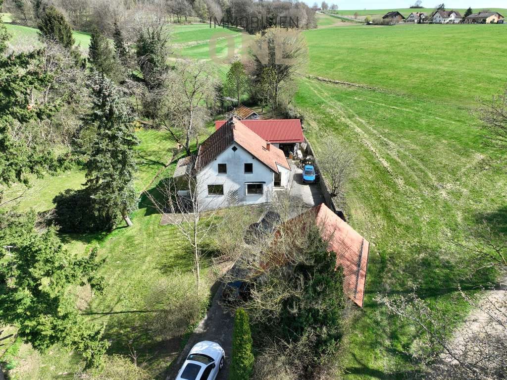 Immobilie in Bernhardswald - Leben inmitten der Natur – Idyllisches Anwesen mit großem Grundstück und weiterem Bauplatz - Bild 0