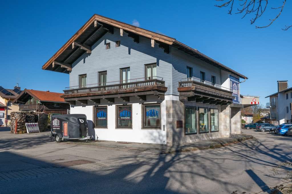 Immobilie in Grabenstätt - Vielseitig nutzbares Haus im Herzen von Grabenstätt - Bild 0