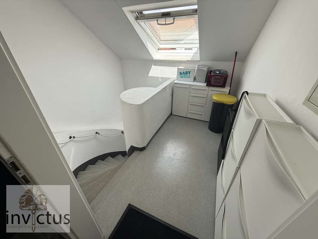Immobilie in Dörzbach - Modernes 3 Zimmer Dachgeschoss Wohnglück mit Balkon und traumhaftem Ausblick ins Grüne - Bild 1