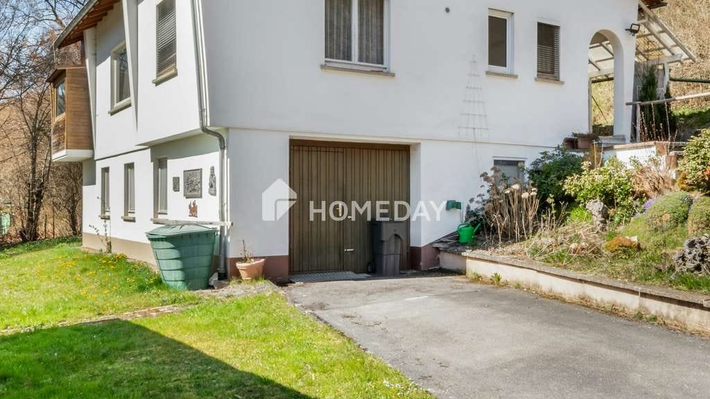 Immobilie in Burladingen - Solides Einfamilienhaus mit Sanierungsbedarf auf schönem Grundstück - Bild 3