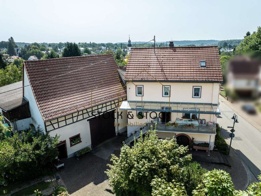 Immobilie in Schwarzach - Wohnen auf dem Land - Einfamilienhaus mit großem Grundstück - Bild 1