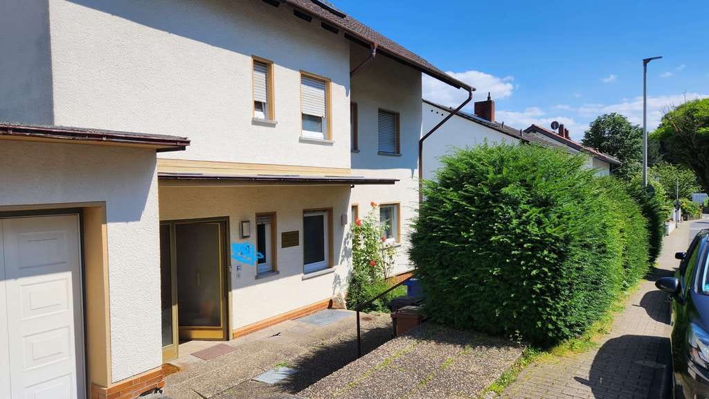 Immobilie in Eppstein - Freistehendes 4-Familienhaus mit sonnigem Garten und vieles mehr - Bild 0