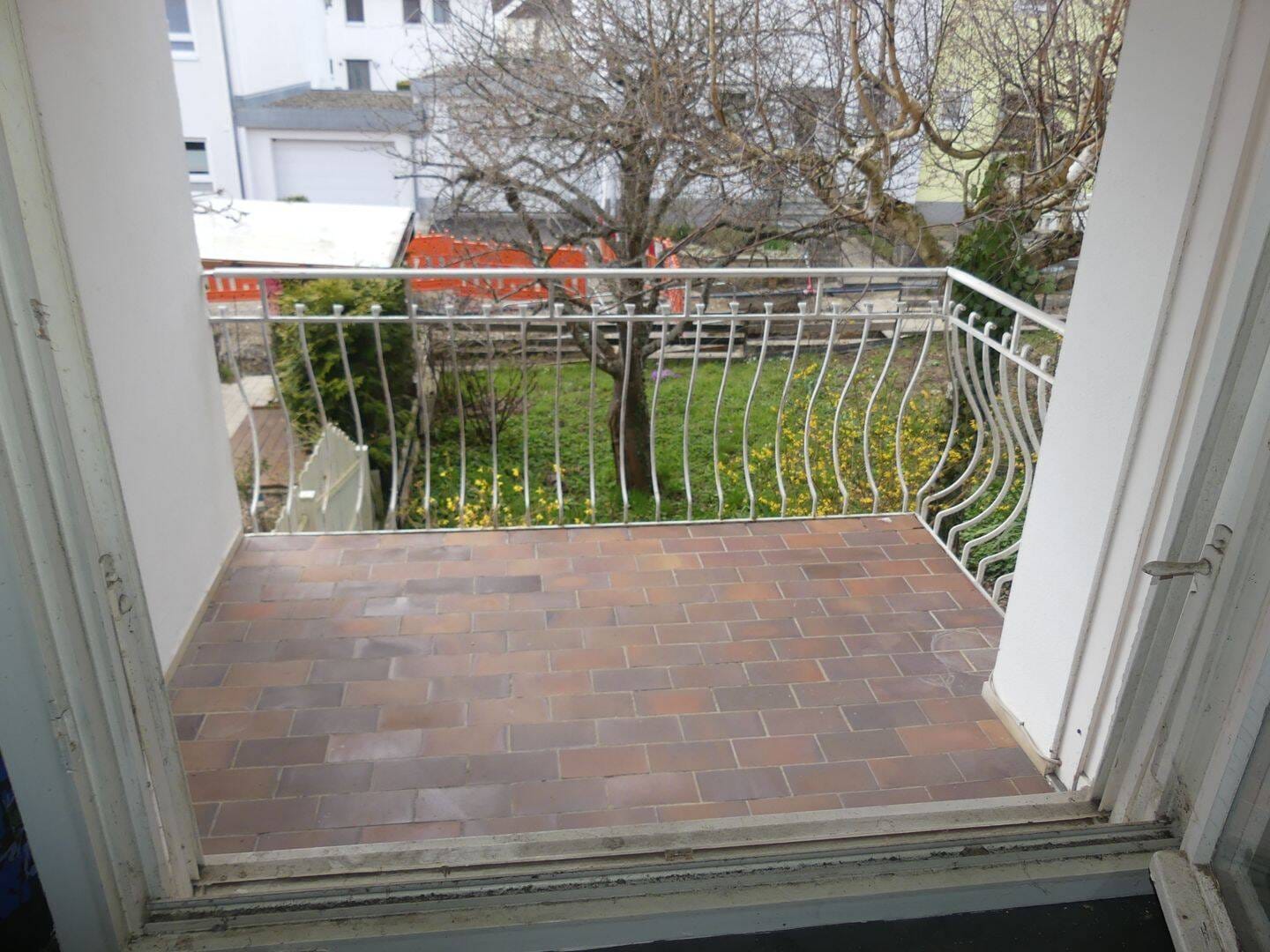 Immobilie in Bad Saulgau - Charmantes, sanierungsbedürftiges Reihenhaus mit Garage und Garten in schöner Lage von Bad Saulgau. - Bild 4