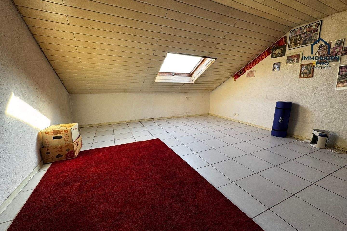 Immobilie in Singen (Hohentwiel) - 2-Zimmer-DG-Wohnung mit Garage & Hohentwielblick/Singen - Bild 2