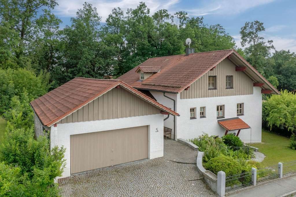 Immobilie in Neuhaus am Inn - Großzügiges Familienhaus mit Einliegerwohnung, Südgarten und Doppelgarage - Bild 0