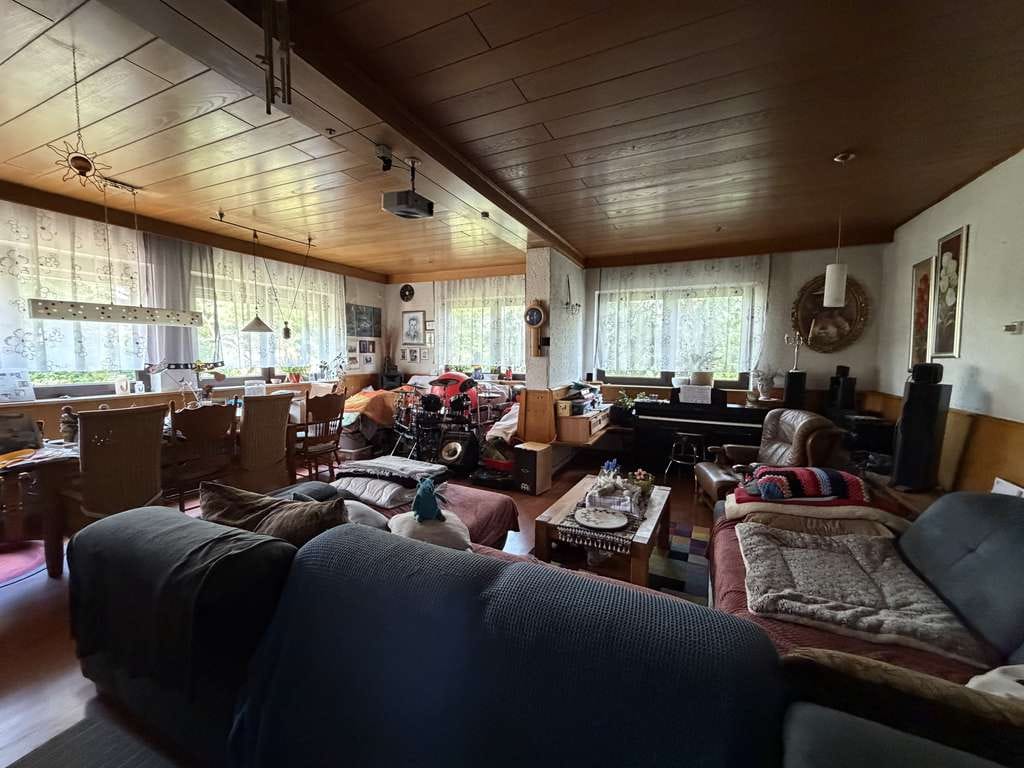 Immobilie in Ursensollen - Großzügiges Einfamilienhaus mit weitläufigem Grundstück, Teich und Potenzial für Pferdehaltung - Bild 1