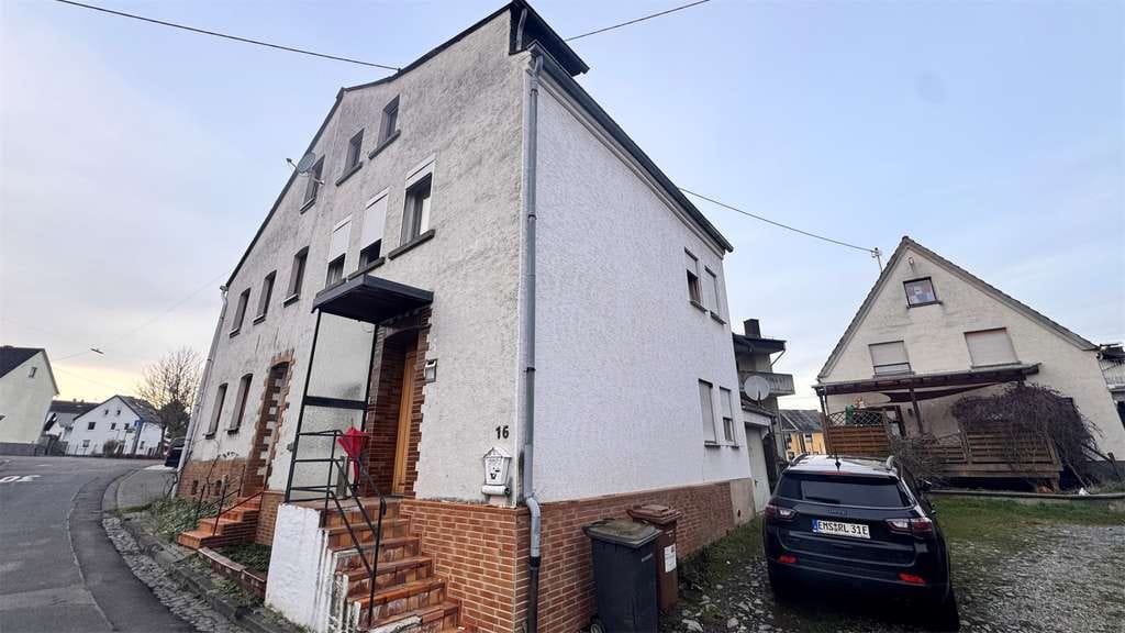 Immobilie in Boden - Günstiges Eigenheim, ideal für Handwerker: Doppelhaushälfte mit Garage und Hof - Bild 0