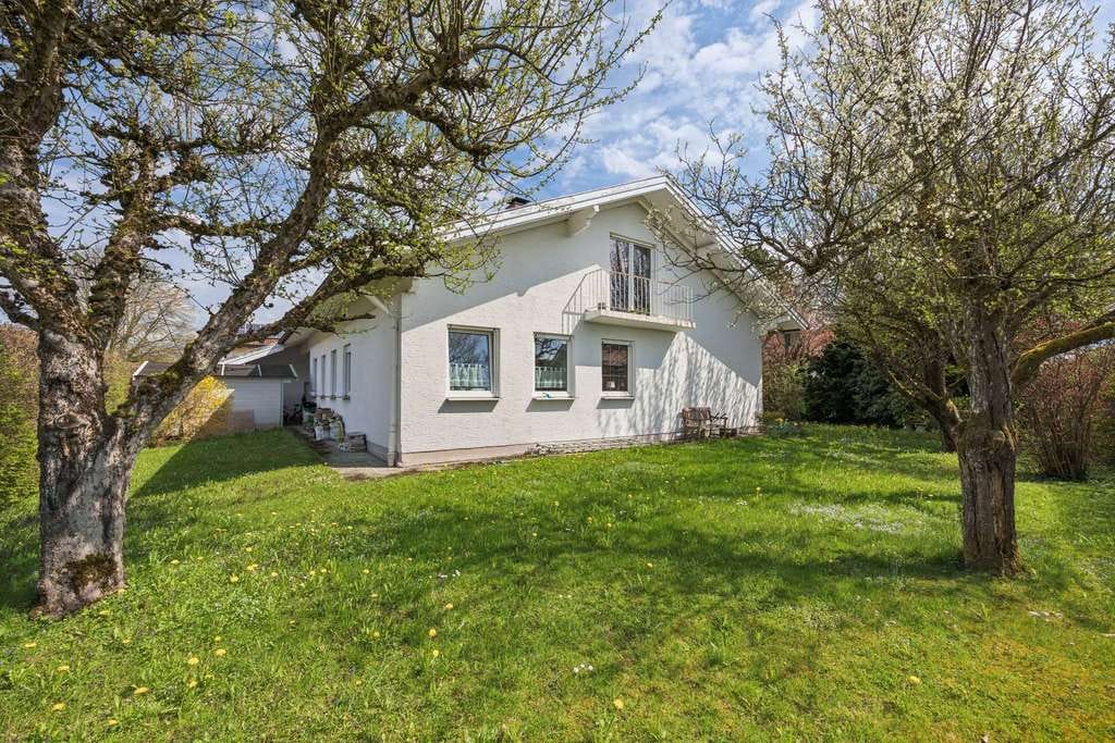 Immobilie in Übersee - Übersee: großzügiges Architektenhaus, ruhig und sonnig. Mit Büro, Praxis, oder Ferienwohnung. - Bild 3
