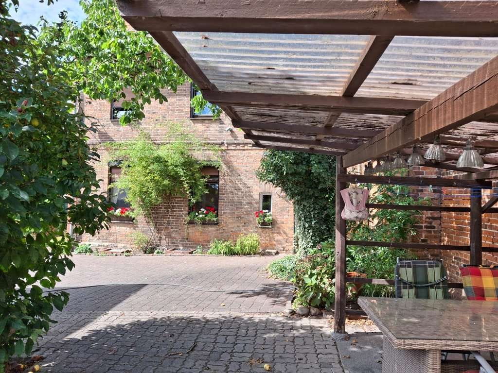 Immobilie in Hagenow - Attraktives Stadthaus mit 2-3 Wohnungen , mit eigner Zufahrt und Hof - Bild 2