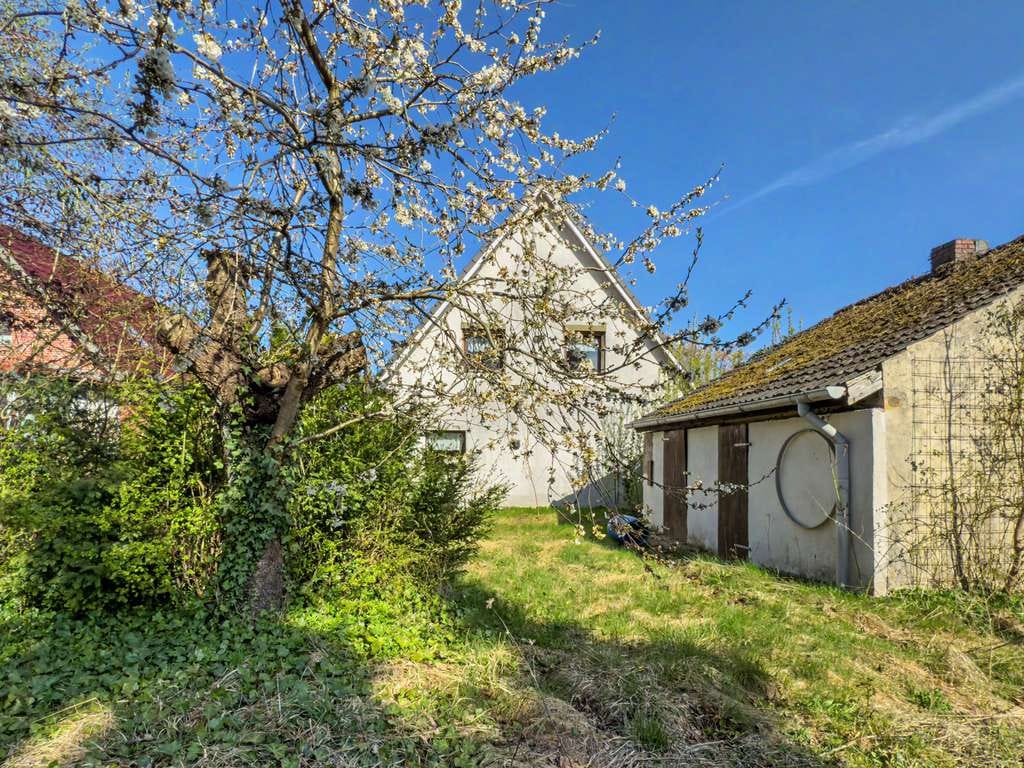 Immobilie in Reinbek - Hier steckt Zukunft drin: Einfamilienhaus für kreative Köpfe und Handwerker in Neuschönningstedt - Bild 0
