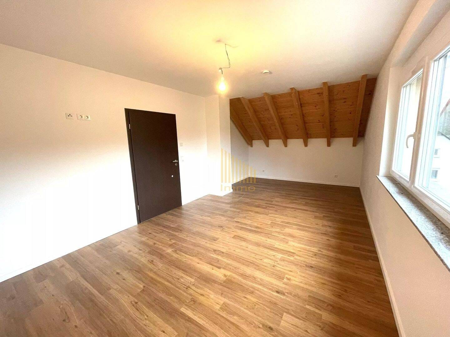 Immobilie in Zerf - Großzügige Maisonette-Eigentumswohnung in Zerf - modern, energieeffizient und sofort bezugsbereit - Bild 3