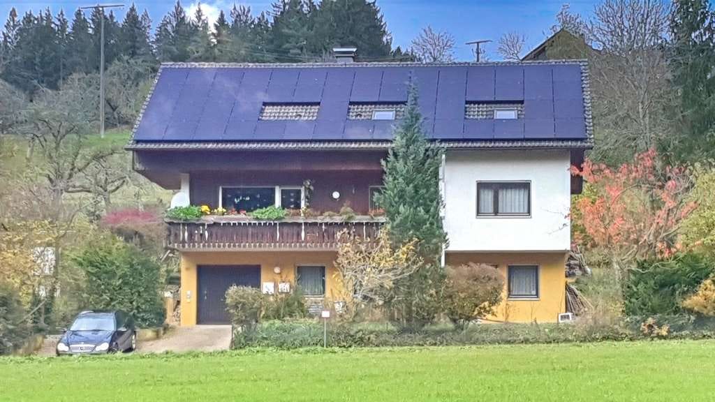 Immobilie in Alpirsbach - "360° Natur: Wo Ihr Zuhause zum Aussichtspunkt wird" Zwischen Waldrand und Weitblick! - Bild 2