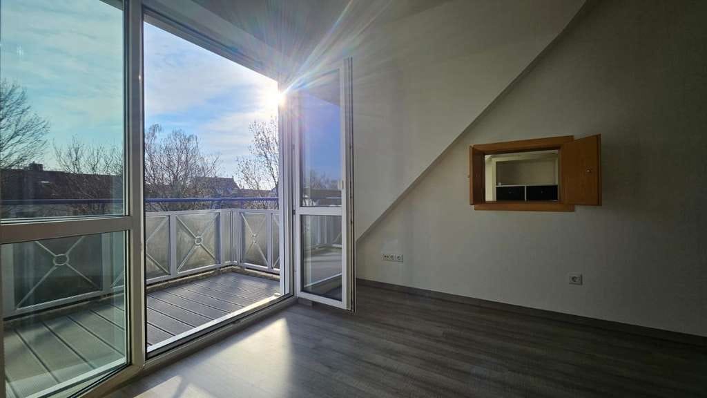 Immobilie in Hallbergmoos - Helle 2-Zimmer-Dachgeschosswohnung mit Galerie und Balkon in ruhiger Lage in Hallbergmoos - Bild 1