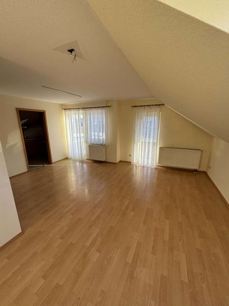 Immobilie in Heimsheim - Provisionsfreie 3 Zimmer Dachgeschosswohnung in ruhigem 2 Familienhaus mit Loggia in Heimsheim - Bild 1