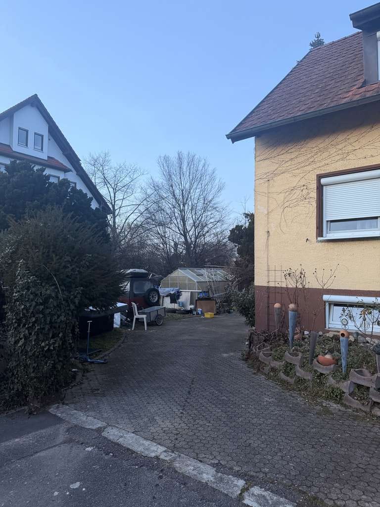 Immobilie in Teningen - MIT POTENZIAL ZUR TEILUNG UND NEUBAU! Freistehendes vermietetes EFH/MFH mit 3 Wohneinheiten, Garagen - Bild 2