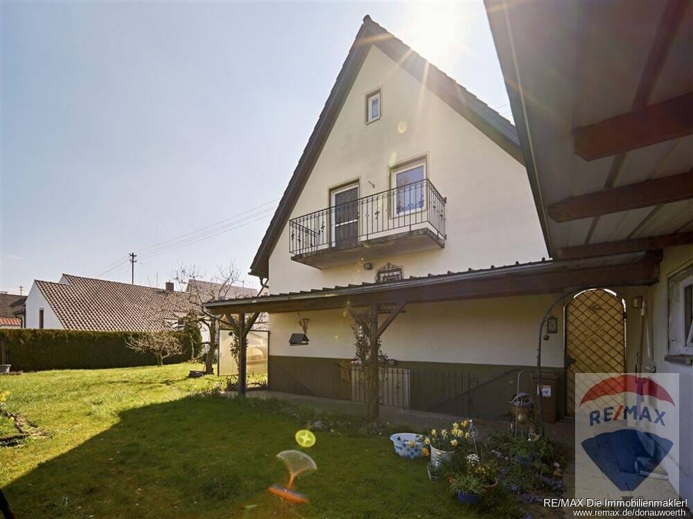 Immobilie in Wertingen - Gepflegtes Familienhaus mit viel Potenzial und schönem Garten - Bild 2