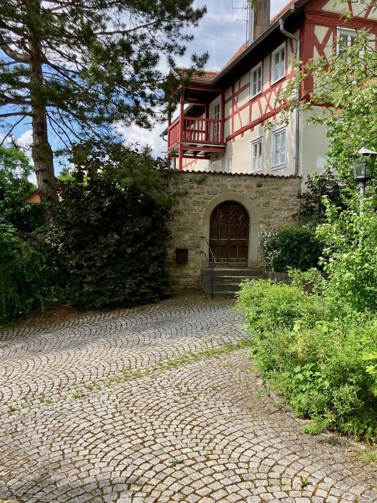 Immobilie in Mellrichstadt - Historisches Pfarrhaus mit besonderem Charme in Mellrichstadt-Mühlfeld - Bild 1