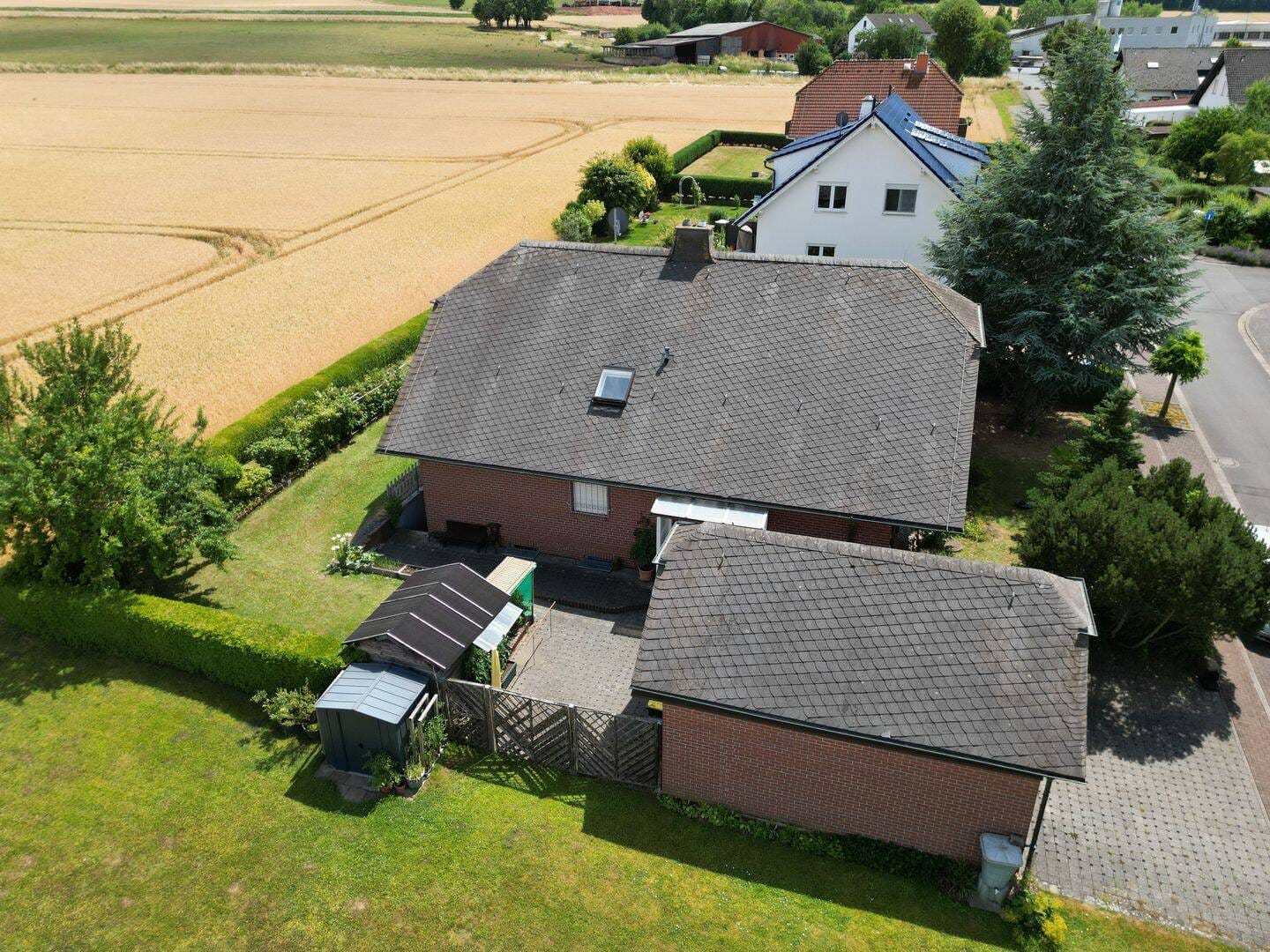 Immobilie in Schrecksbach - Ankommen. Wohlfühlen. Bleiben. Zweifamilienhaus in ruhiger Bestlage in Schrecksbach! - Bild 2