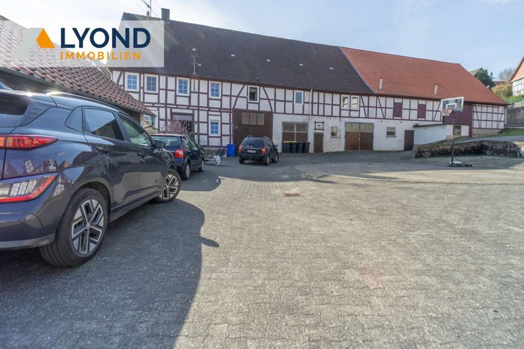 Immobilie in Bad Arolsen - Großzügiges Fachwerkhaus mit großem Grundstück und Entwicklungsmöglichkeiten! - Bild 0
