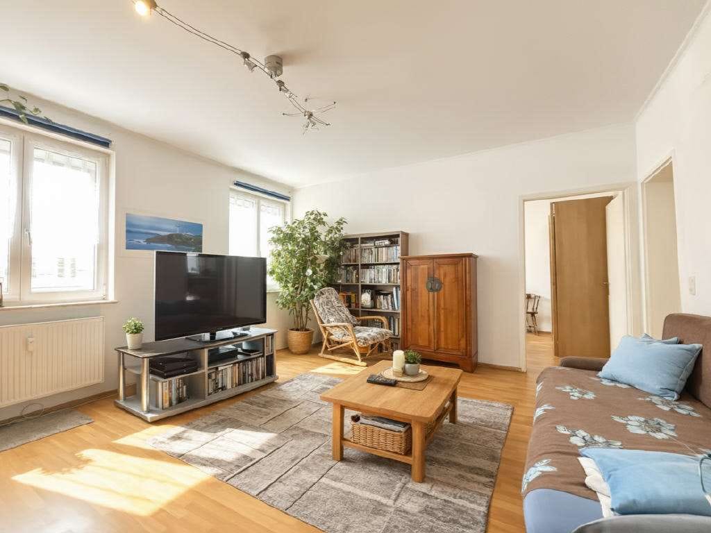Immobilie in Oestrich-Winkel - Großzügiges 2-3 Familienhaus mit toller Terrasse in sehr guter Lage von Oestrich-Winkel - Bild 2