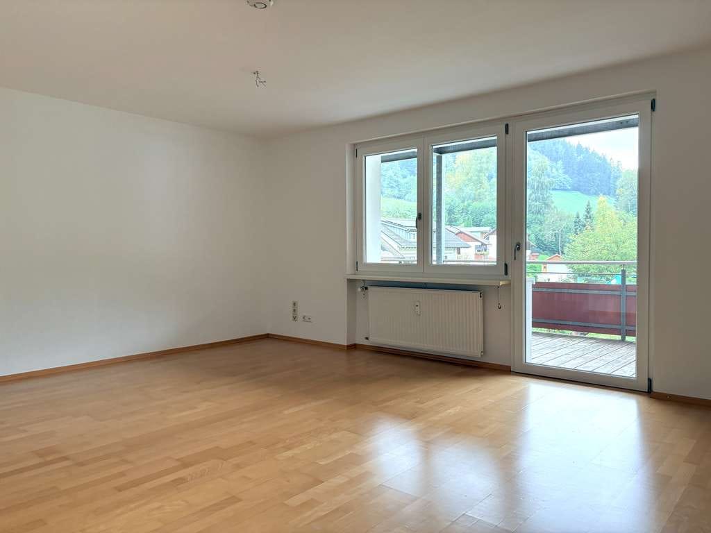 Immobilie in Buchenbach - Leerstehende 2-Zimmer-Wohnung mit großem Balkon und Stellplatz im Freien - Bild 2