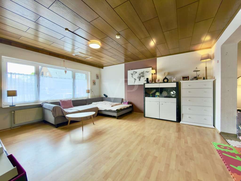 Immobilie in Lähden - Zukunftsfähig wohnen: Modernisiertes Zweifamilienhaus mit großzügigem Grundstück - Bild 4