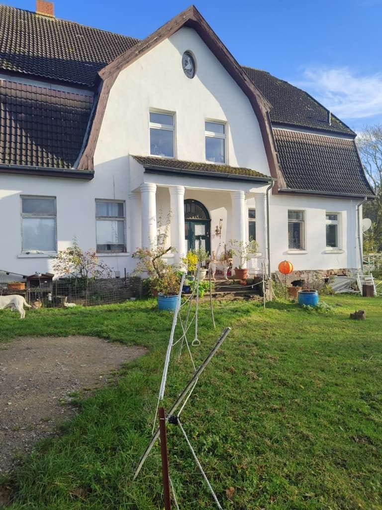 Immobilie in Poseritz - ""Gutshaus Wulfsberg auf Rügen – provisionsfrei, mit Geschichte, Seele und Entwicklungspotenzial "" - Bild 1