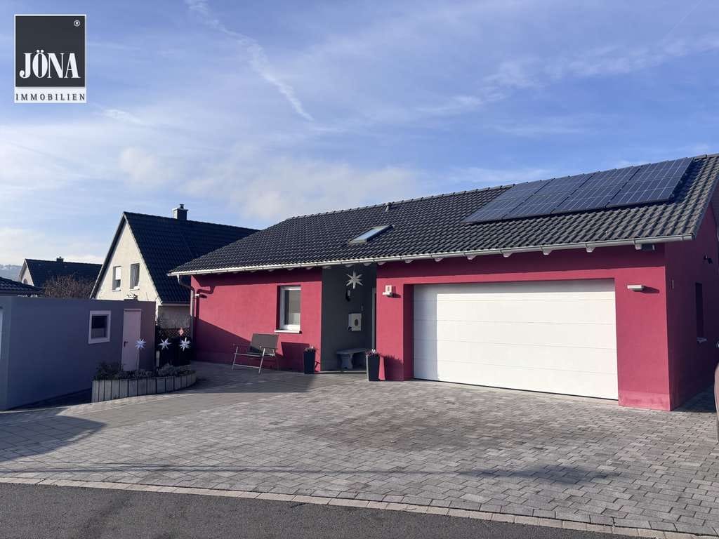 Immobilie in Himmelkron - Ein außergewöhnliches Wohnkonzept – klar, hochwertig, auf einer Ebene - Bild 1