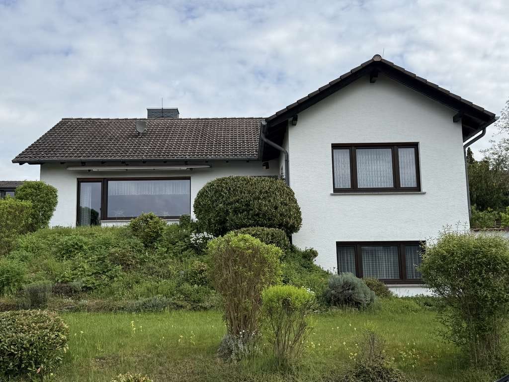 Immobilie in Wehretal - Solides Einfamilienhaus mit Garage in bester Wohnlage von Reichensachsen - Bild 0