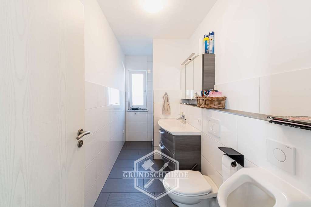 Immobilie in Neuffen - Wohnen mit Weitblick: Exklusive Maisonette mit Burgblick & großer Terrasse - Bild 2