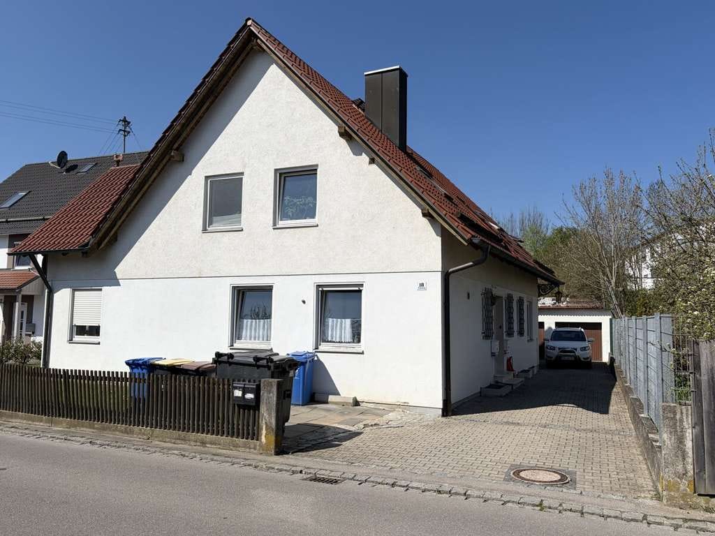 Immobilie in Aichach - Attraktives Zweifamilienhaus - fussläufig zum Bahnhof Aichach - Fernwärme - frei ab Oktober 2026 - Bild 3