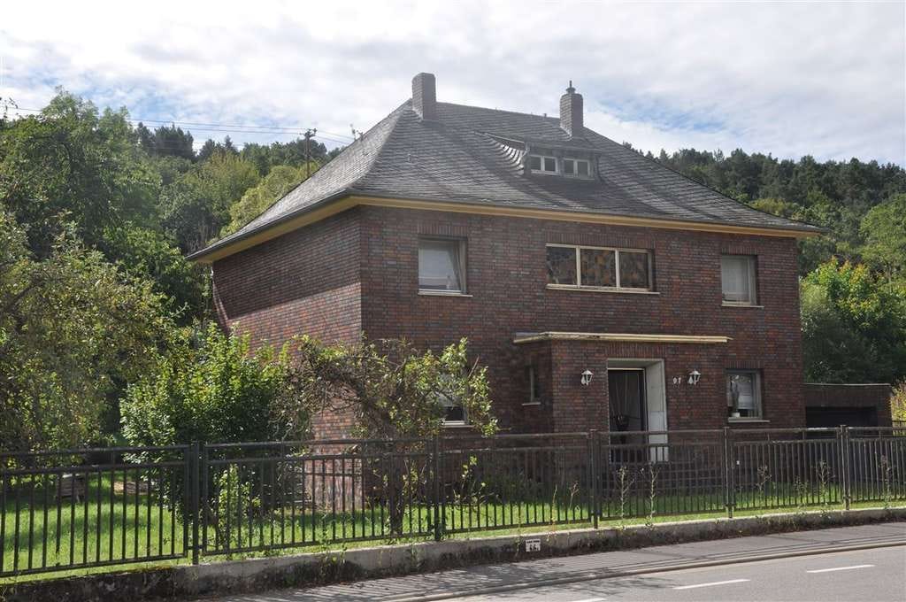 Immobilie in Kall - Stattliche 1950er Jahre Villa, schöner Altbaumbestand auf 1500 m² Grundstücksareal am Kallbach  - Bild 0