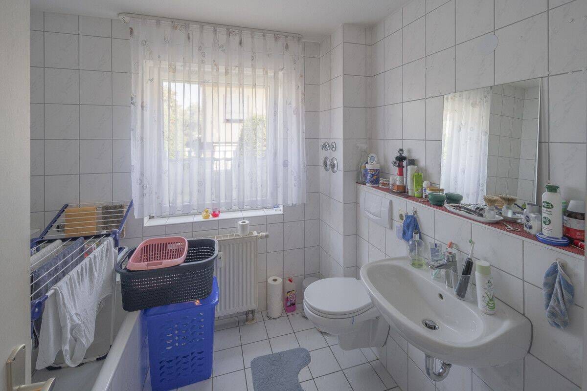 Immobilie in Ebringen - Die charmante und idyllische Erdgeschoßwohnung mit Terrasse - nur ein Steinwurf von Freiburg entfernt: genießen Sie hier den Sommer! - Bild 2