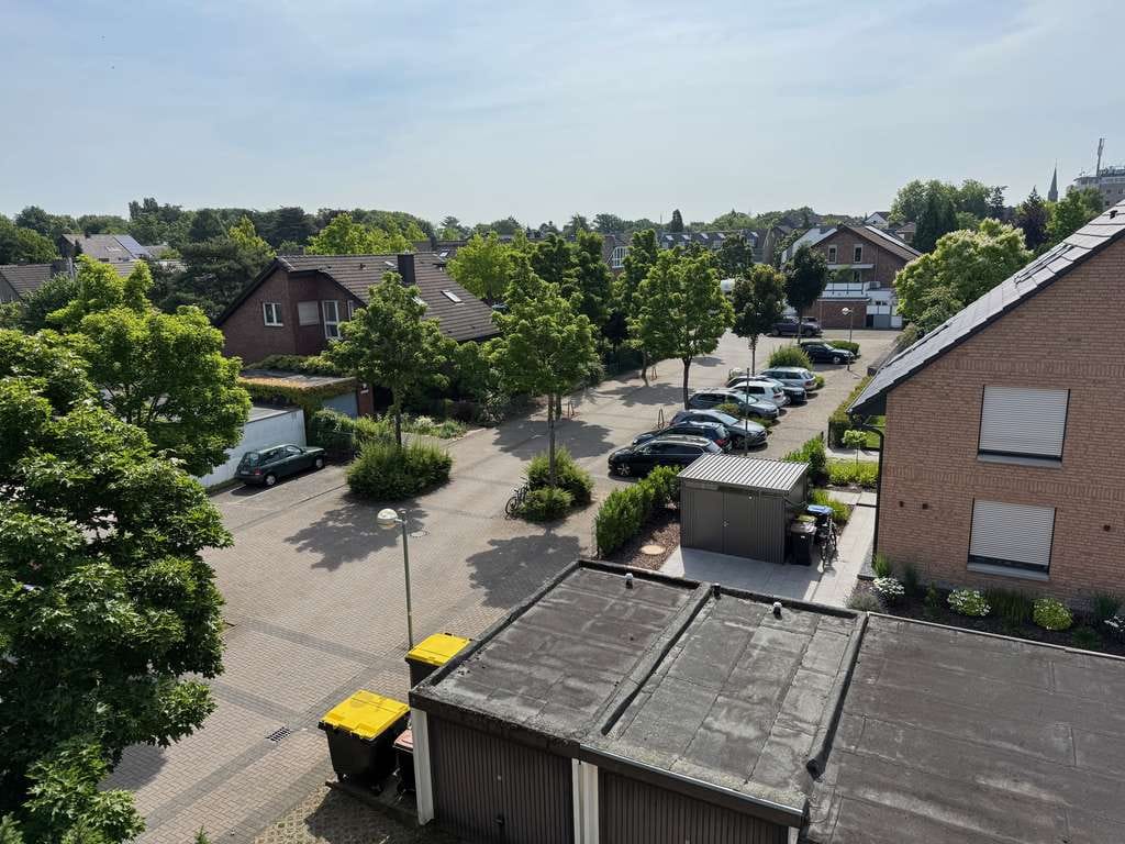 Immobilie in Meerbusch - Von Privat! Ruhige und gepflegte 3 Zimmerwohnung mit Sonnen-Balkon und Wannenbad mit Fenster - Bild 3