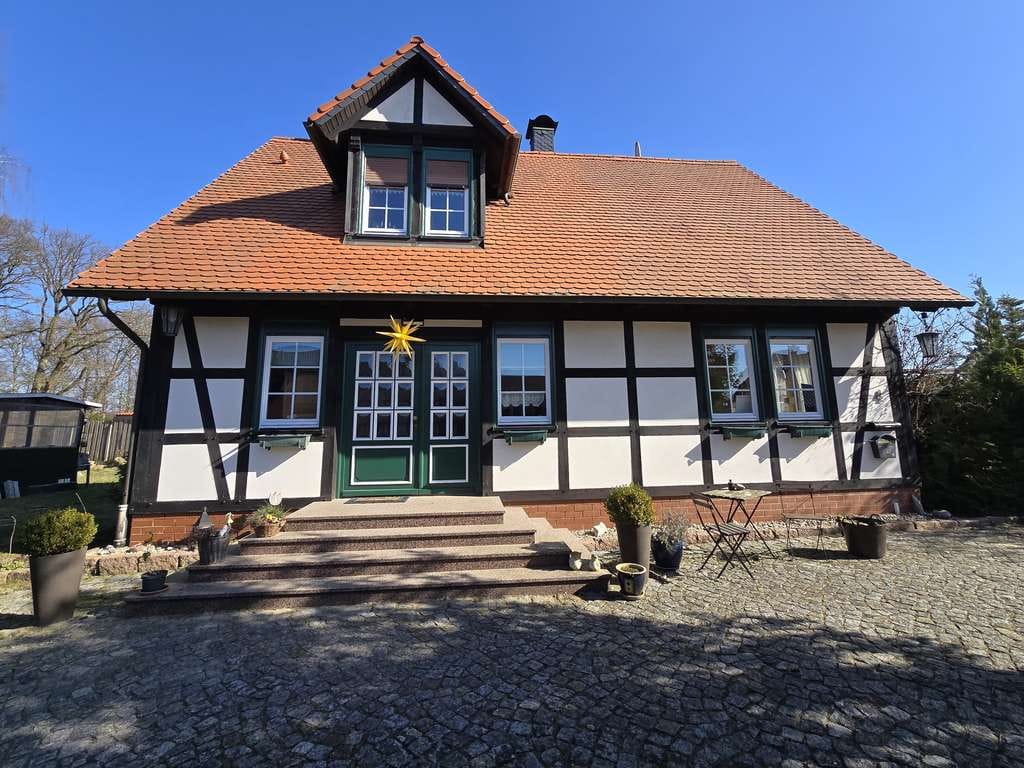 Immobilie in Altenhausen - Ein helles Fachwerkhaus mit vielen Extras im Grünen - Bild 0